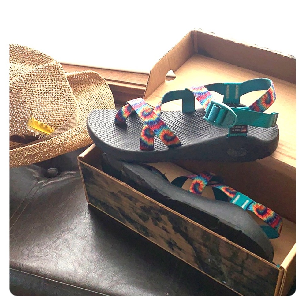 💫 Beautiful Tye-Dye Chaco Sandals💫!!